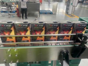 Lubricating oil can packaging